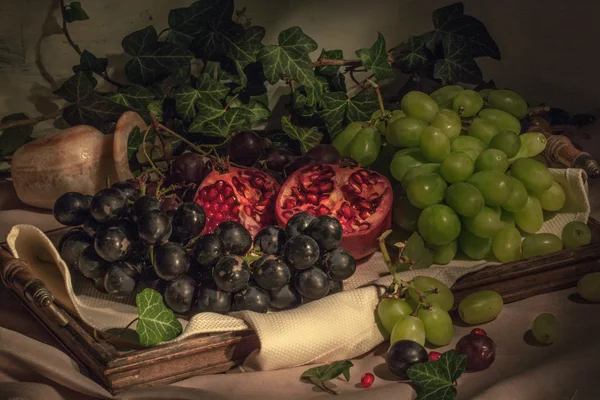 Fruits on vintage tray — Stock Photo, Image