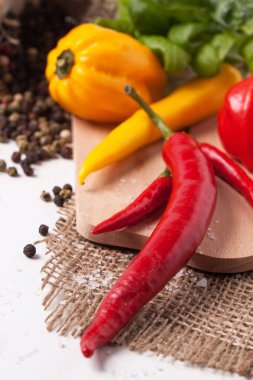 Fesleğenli sıcak biber