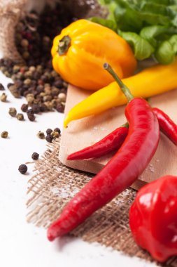 Fesleğenli sıcak biber