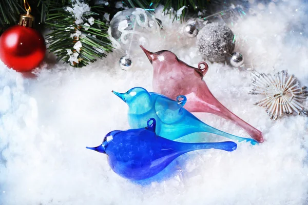 Tres juguetes de navidad pájaros de cristal —  Fotos de Stock