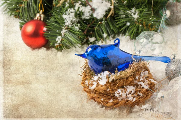Carte de Noël avec oiseau bleu dans le nid — Photo