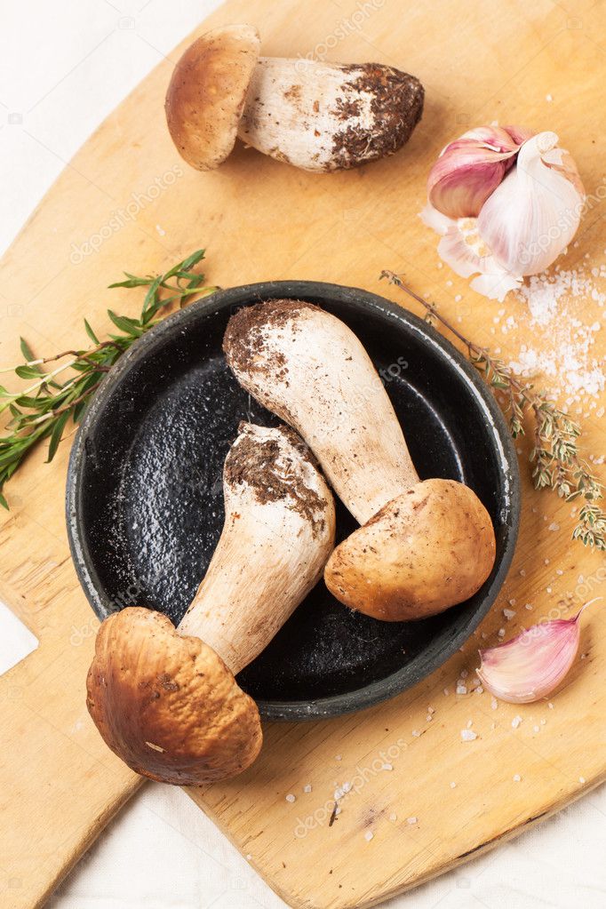 Cep mushrooms with garlic