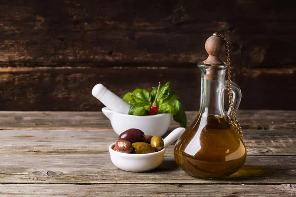 Olive oil with olives and basil — Stock Photo, Image