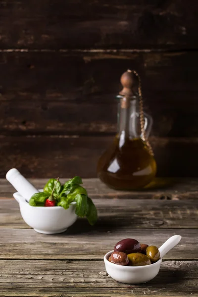 Olive oil with olives and basil — Stock Photo, Image