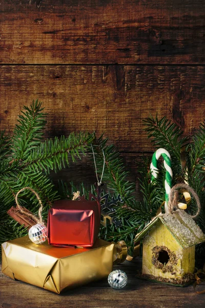 Weihnachtskarte mit Nistkasten — Stockfoto