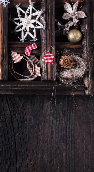 Jul trä bakgrund med låda leksaker — Stockfoto