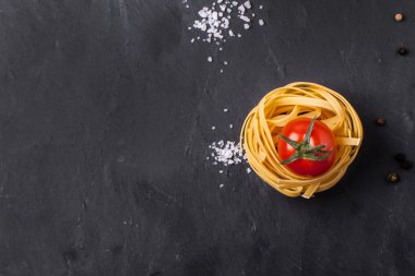 fesleğen kuru pasta