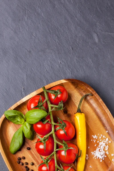 Tomatoes, pepper and basil — Stock Photo, Image