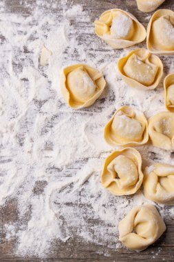 üzerine unu makarna mantı