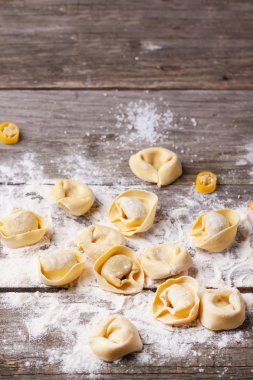 üzerine unu makarna mantı