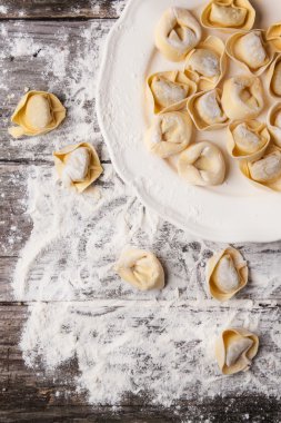 üzerine unu makarna mantı