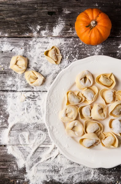 Nudelravioli mit Kürbis — Stockfoto