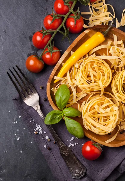 Dry pasta with tomato, basil and pepper — Stock Photo, Image