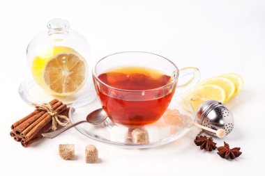 beyaz üzerine limon ile çay