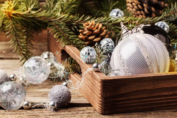 Juguetes de Navidad con árbol de Navidad —  Fotos de Stock