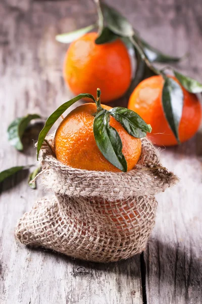 Tangerine with leaves — Stock Photo, Image