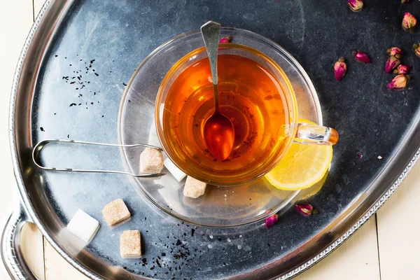 Taza de té con azúcar y limón —  Fotos de Stock