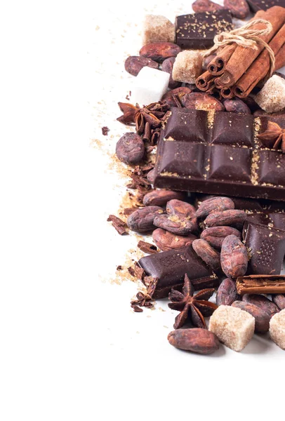 ダーク チョコレート ココア豆 — ストック写真