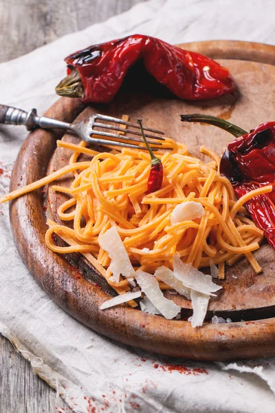 Espaguetis de tomate naranja — Foto de Stock