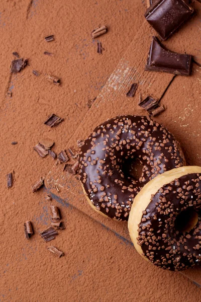 Donuts with cocoa powder and chocolate — Stock Photo, Image