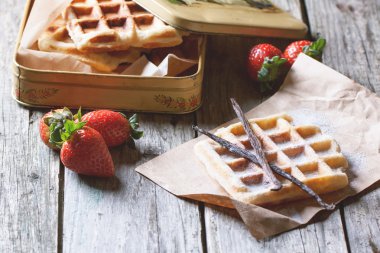 Waffle çilek ile