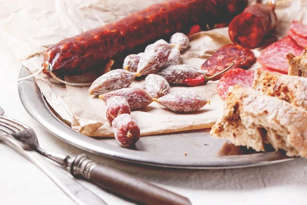 Salsiccia e pane — Foto Stock