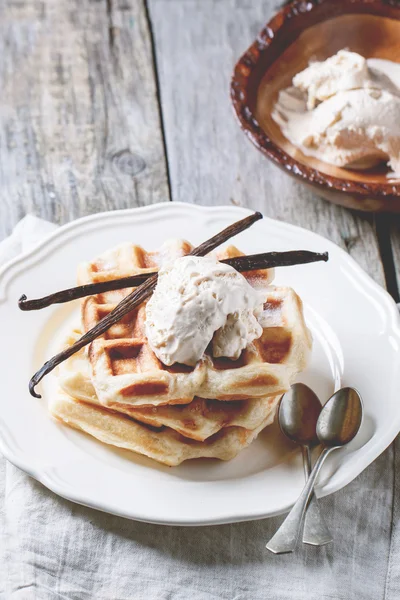 Waffles with vanilla and ice cream — Stock Photo, Image