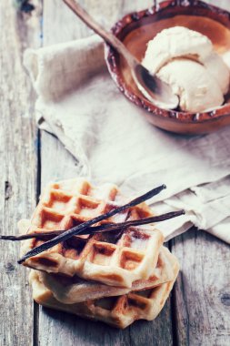 vanilya ve dondurma waffle