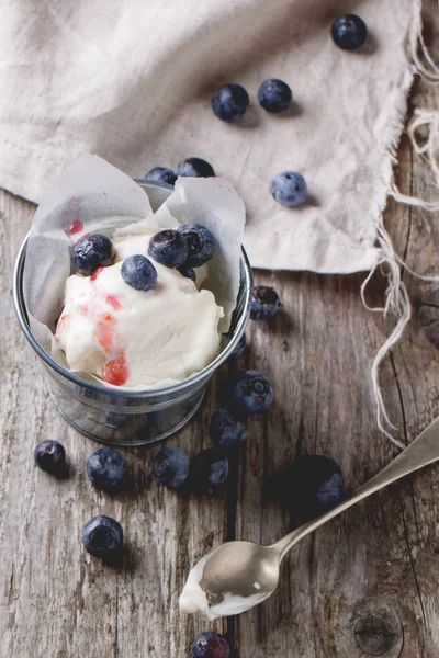 Ice cream with blueberry — Stock Photo, Image