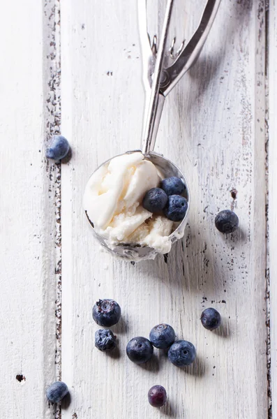 Helado con arándanos —  Fotos de Stock