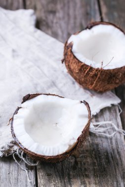 kırık Hindistan cevizi