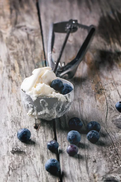 Мороженое с черникой — стоковое фото