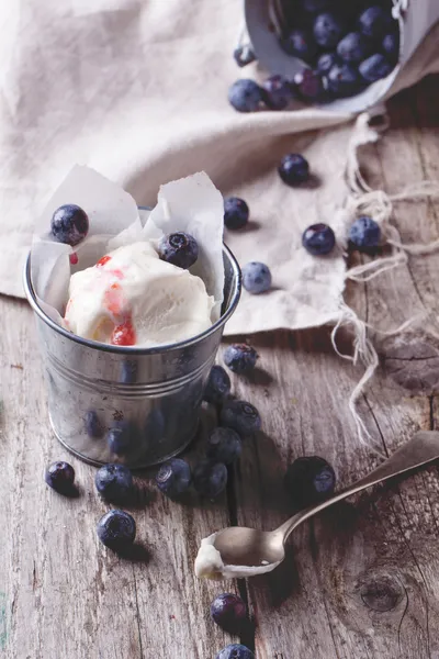 Zmrzlina s borůvkami — Stock fotografie