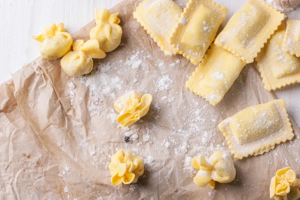 Pasta ravioli on flour — Stock Photo, Image