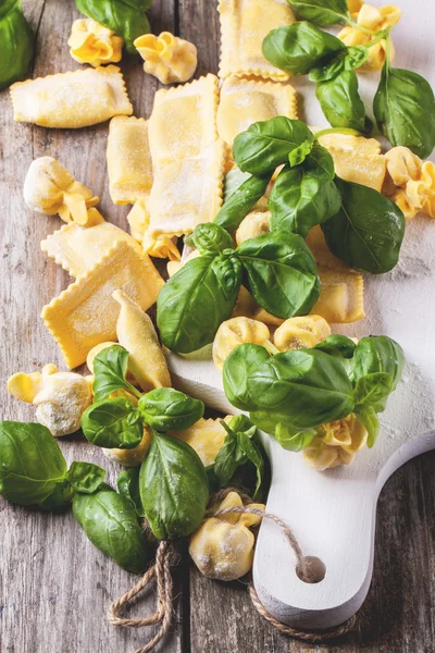 Pasta ravioli with basil — Stock Photo, Image