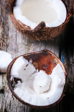 kırık Hindistan cevizi