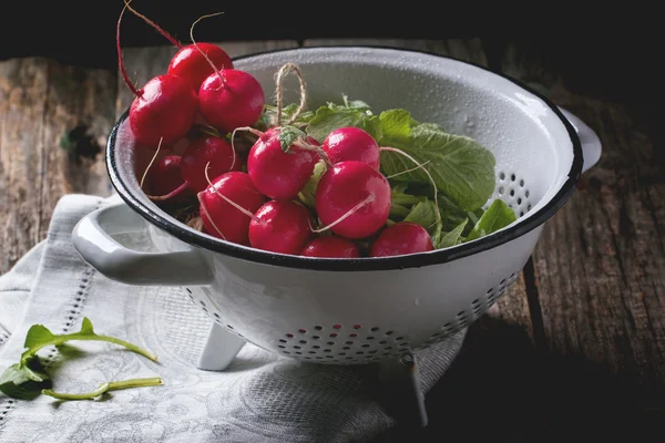 Radishes in white colander — Stock Photo, Image