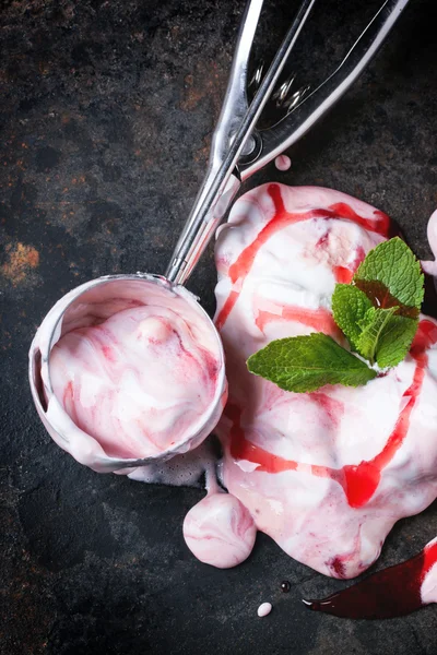 Helado de fresa — Foto de Stock