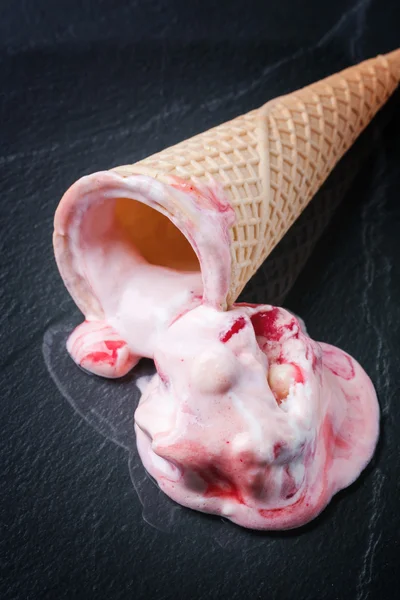 Strawberry ice cream — Stock Photo, Image