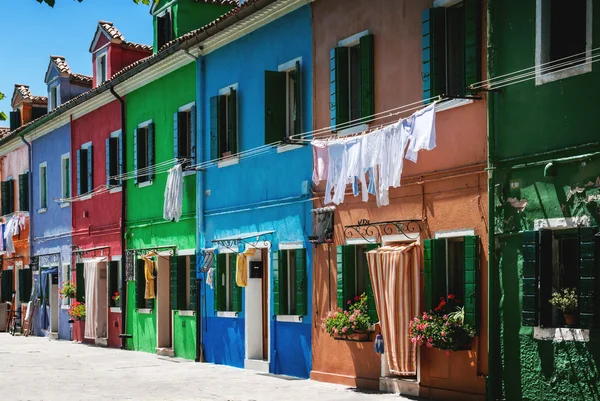บ้านที่มีสีสันบน Burano — ภาพถ่ายสต็อก