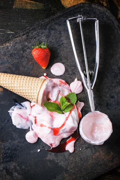 Gelato alla fragola — Foto Stock