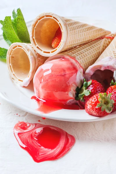 Helado de fresa — Foto de Stock