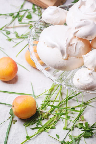 Meringue met abrikoos — Stockfoto