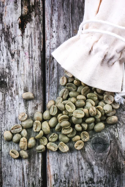 Ungeröstete grüne Kaffeebohnen — Stockfoto