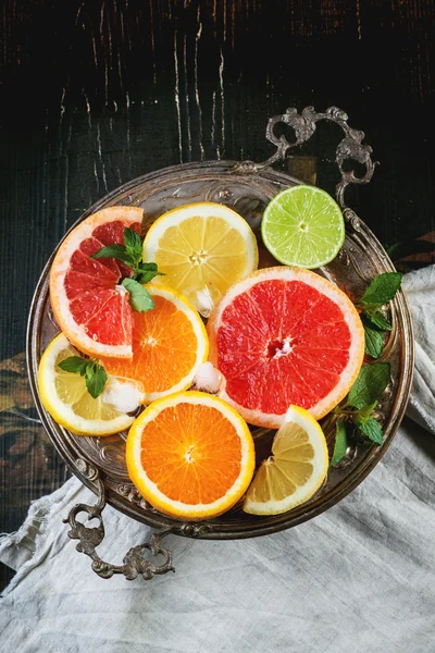 Conjunto de citrinos fatiados — Fotografia de Stock