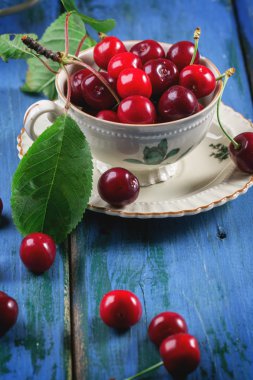 vintage çay fincan taze kiraz