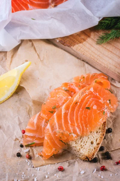 Bread with salted salmon — Stock Photo, Image