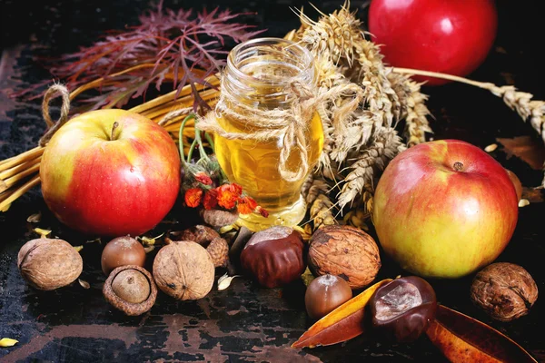 Méz, a dió és az alma — Stock Fotó