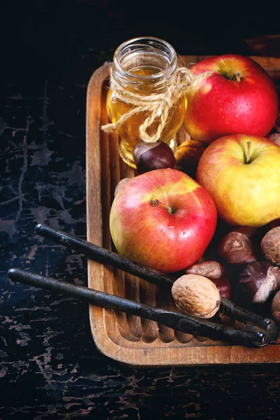 Honey, nuts and apples — Stock Photo, Image