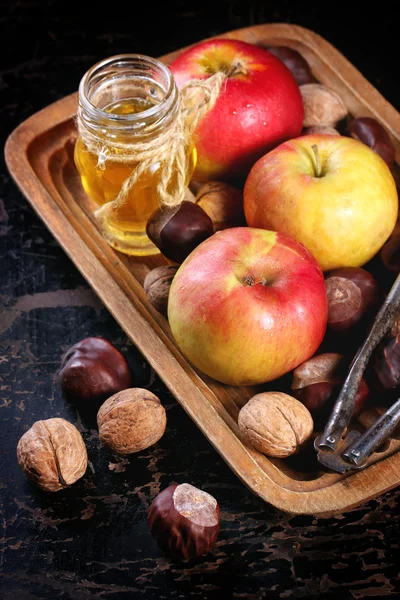 蜂蜜、ナッツ、リンゴ — ストック写真